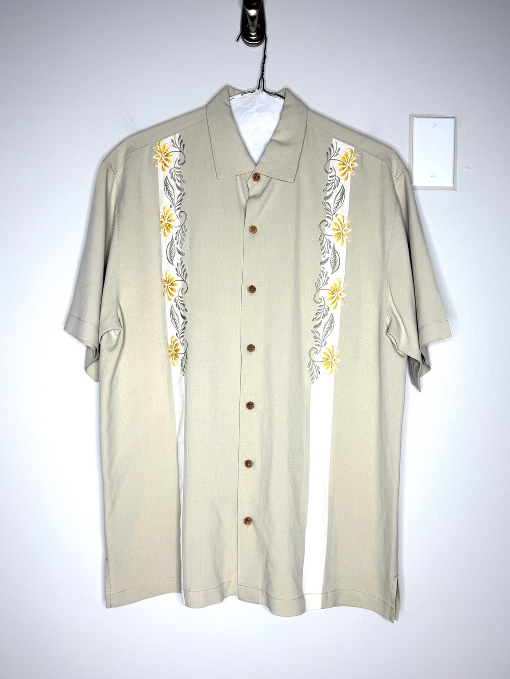 Tommy Bahama 100% Silk Camp Shirt Casual Short Sleeve Embroidered Size L